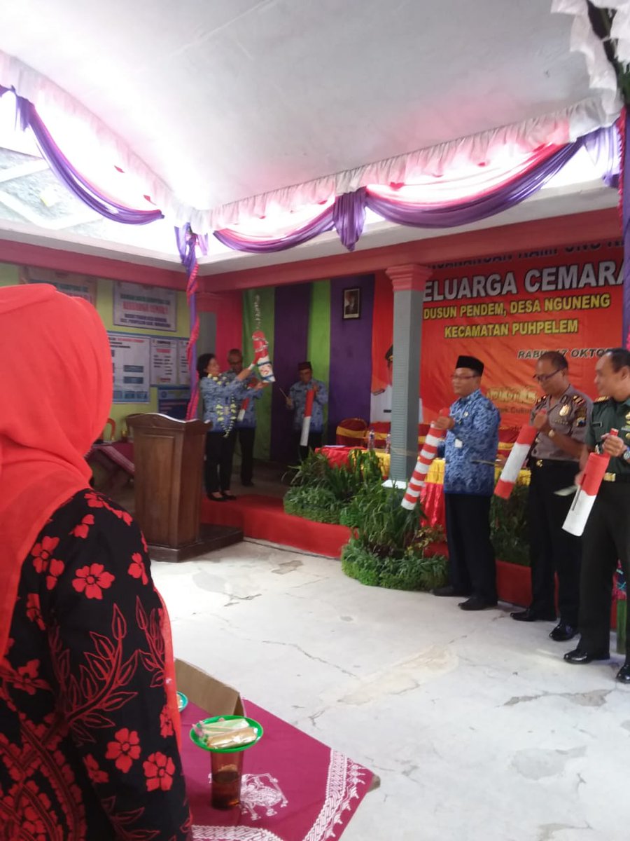 Pencanangan #KampungKB "KELUARGA CEMARA" Dusun Pendem Desa Nguneng Kec. Puh Pelem oleh Tim Pencanangan Kampung KB dari dinas <a href="/DPPKBdanP3A/">DPPKB&P3A Wonogiri</a> dan jajaran Forkompincam Puh Pelem. Salam #KampungKB
#KBsukses
#SesarenganMbangunWonogiri