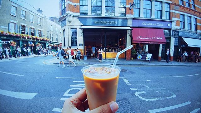 Geser ke kiri makan oyster.
Geser ke kanan makan duck confit.
Geser ke belakang beli teh. Keju.
Demikianlah pasar Santa ala London.
.
#Monmouth #londoncoffee #monmouth #icedcoffee #boroughmarket #coffeetime #wheninlondon #timeoutlondon #NgupingKopi #Sedu… ift.tt/2Pywm3s