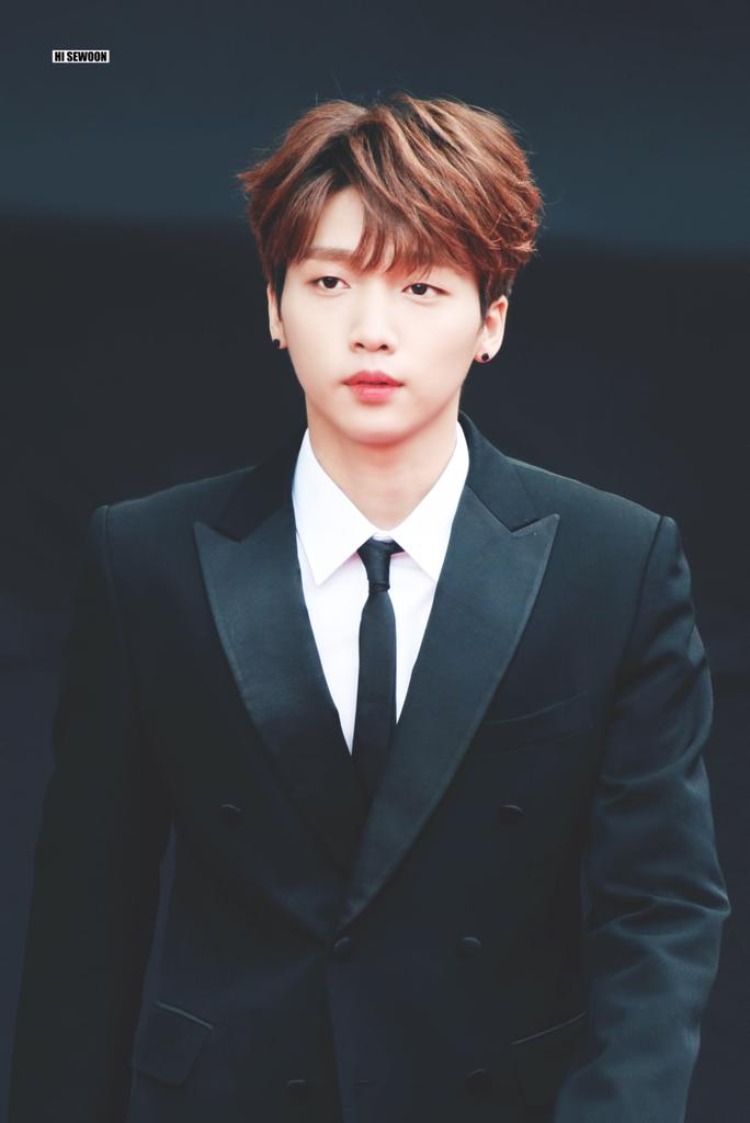 myggumy's tweet photo. 올해도 수트세운이를 보고싶네요🙏 포이팅🍀☘ #2018_AAA #정세운 #JEONGSEWOON https://t.co/IPMwzVHria