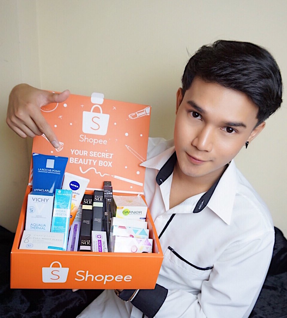 Chrispannaruj's tweet photo. ทุกวันนี้อยากได้ของถูกของดีไม่ต้องเหนื่อยไปไหนไกล เพียงเข้าแอป Shopee ก็พบกับแบรนด์ดังลดราคากว่า90% แถมตอนนี้มีโปร ชิ้นที่สอง 1บาทด้วยย โอวเอมจีย์!
(โปร17-20ตุลาคมนี้เท่านั้น)
ไปค่ะ เราไปล้มละลายกัน เพื่อความสวยอะไรก็ยอม คลิ้ก 👉🏻 https://t.co/clA7paGHsH
#ShopeeTH #ShopeeBeautyBox https://t.co/tPmoi9l9kO