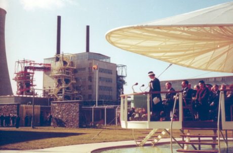 WorldNuclear's tweet photo. Today (17 October 1956) marks 62 years since Queen Elizabeth II opened the world's first commercial nuclear power plant at Calder Hall in West Cumbria, England. Calder Hall was in operation for 47 years. https://t.co/dfbNAZR7Nd