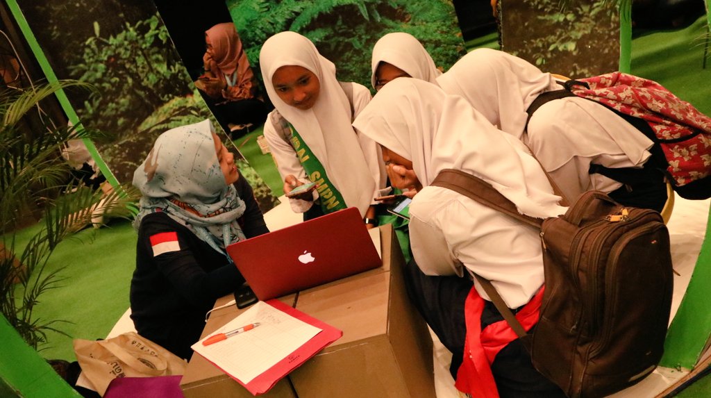 kemenhut_ri's tweet photo. 5. Selain itu, Agus juga berharap Gerakan Nasional ProKlim ini dapat semakin tersebar luas secara nasional sampai ke tingkat masyarakat yang paling kecil, dan menjadi suatu platform pengendalian perubahan iklim yang membumi.

#KLHK
#ICCFE2018
#KerjaBerdampak https://t.co/bw6gZObKn5