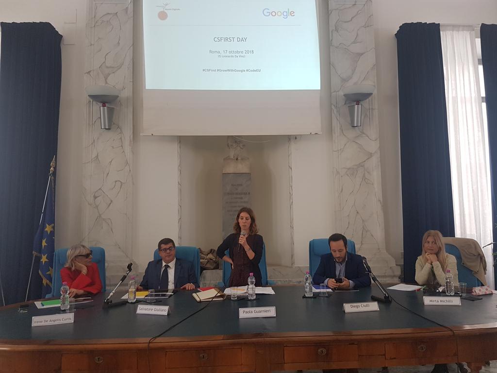 fmdigitale's tweet photo. "La metà dei lavori di oggi domani non esisterà più. Dobbiamo entrare nelle scuole italiane per capirne il grado di digitalizzazione e preparare al meglio i nostri ragazzi" @paguarni modera #CsFirstDay a Roma con @googleitalia @giulianosal @MiurSocial https://t.co/Q4LF1yACix