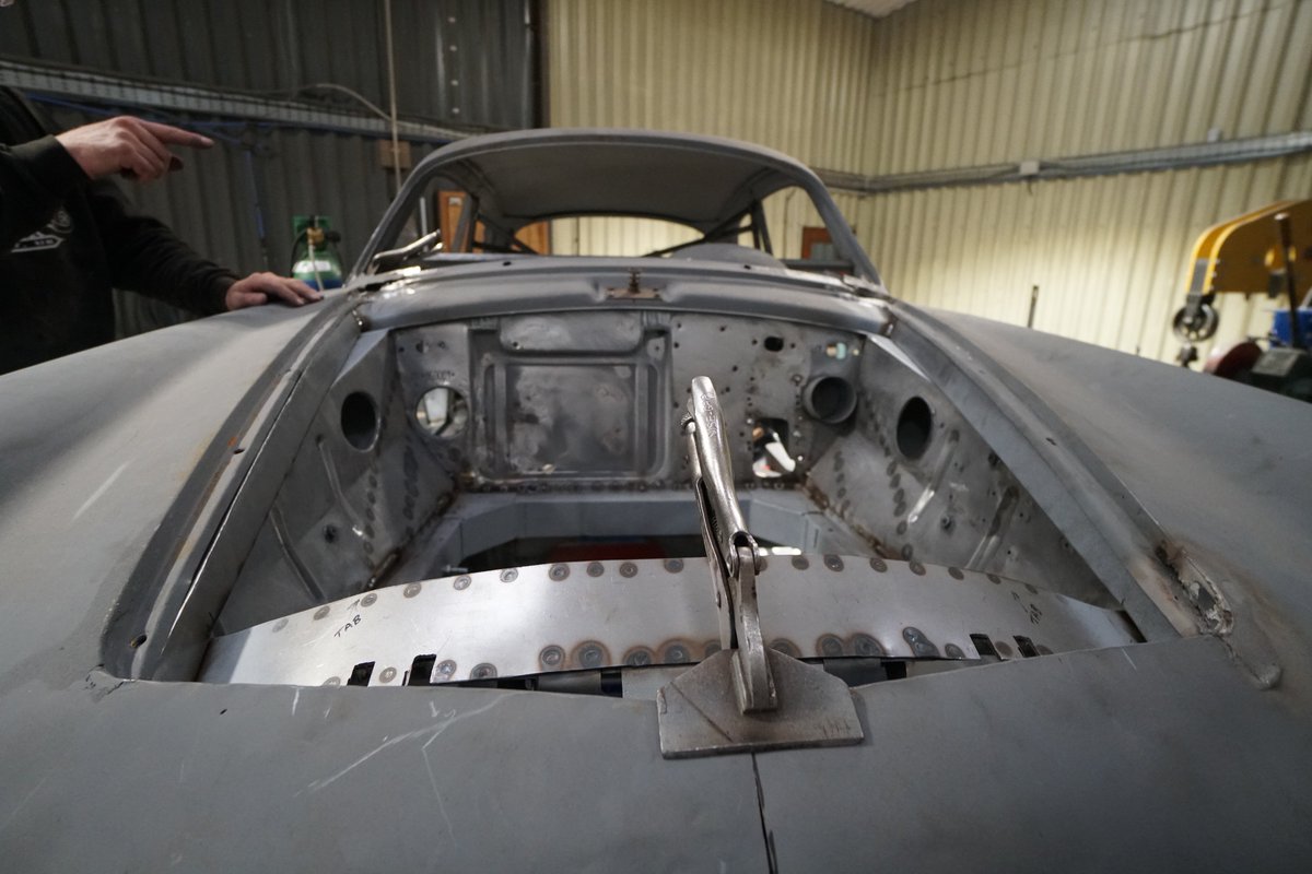 retropowercars's tweet image. Stu has finished making and mounting the inner wing reinforcement rails, now he needs to see how much ‘finessing’ will be required to get the original front end sitting as Alfa intended. #retropower #retropowercars #classicalfa #alfaromeo #giulietta #italianclassiccars