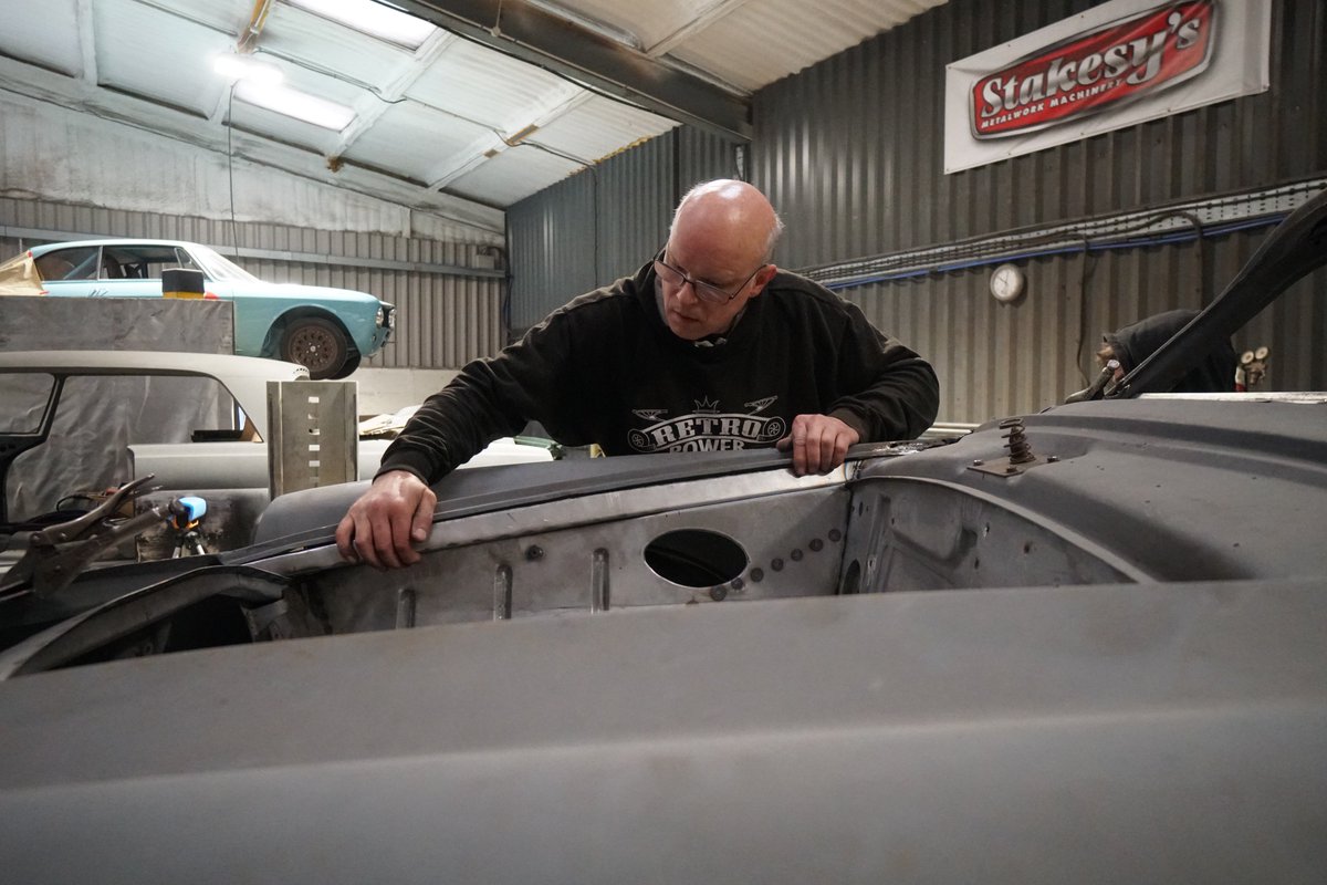 retropowercars's tweet image. Stu has finished making and mounting the inner wing reinforcement rails, now he needs to see how much ‘finessing’ will be required to get the original front end sitting as Alfa intended. #retropower #retropowercars #classicalfa #alfaromeo #giulietta #italianclassiccars