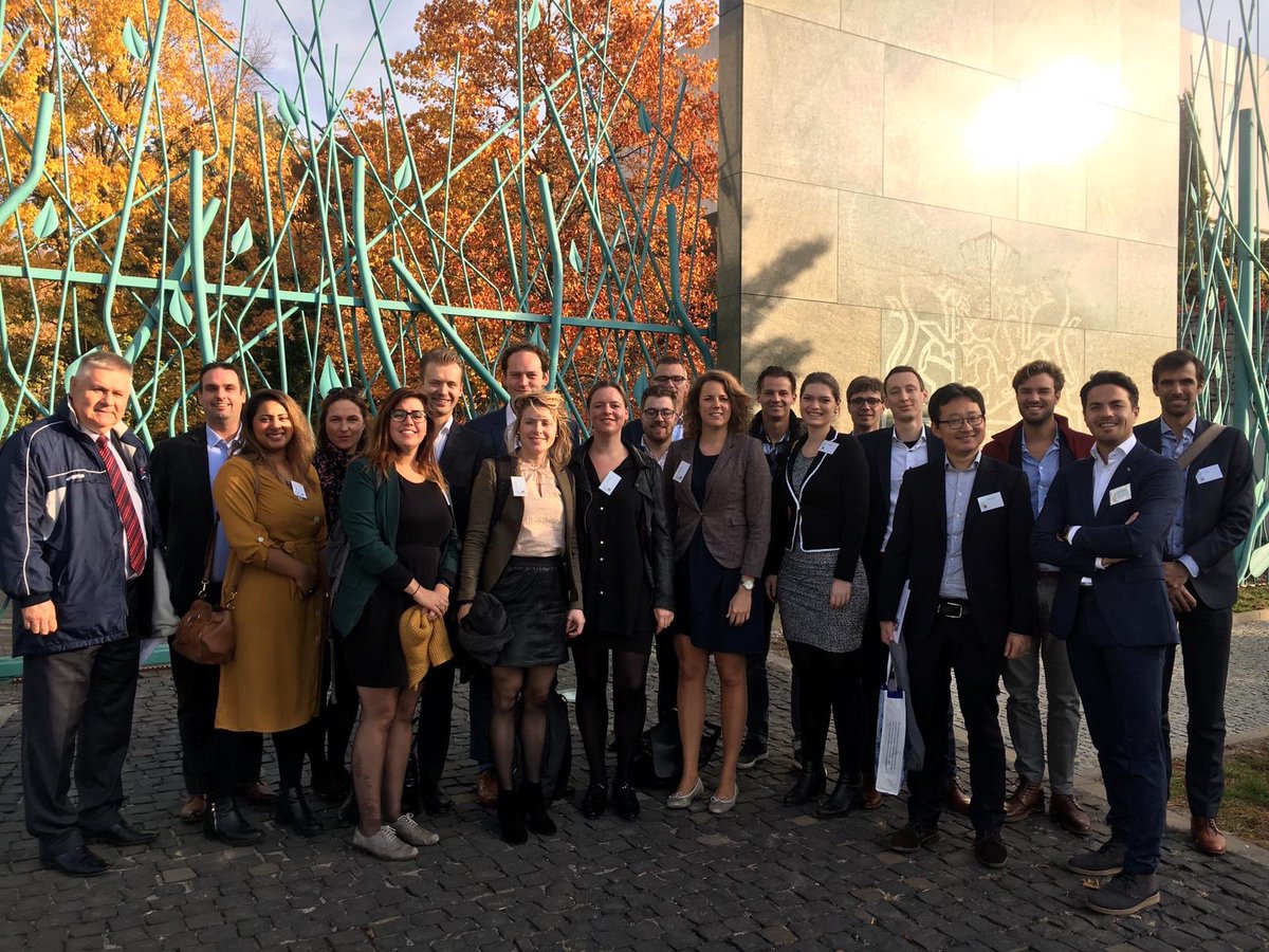 Prozha's tweet photo. Met Prozha @zuid_holland op bezoek bij de Nederlandse Ambassade in Warschau! #studiereis #youngprofessionals #architecture #erickvanegeraat https://t.co/sgmP8oiQ0T