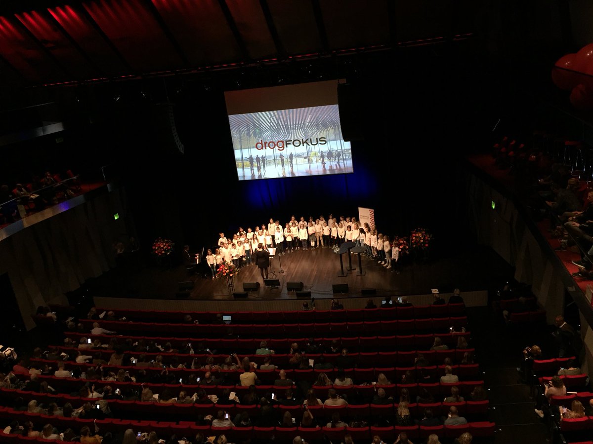 Då var det dags! #Drogfokus2018 inleds med en riktig energikick med klass 3A från Uppsala musikklasser! 😍