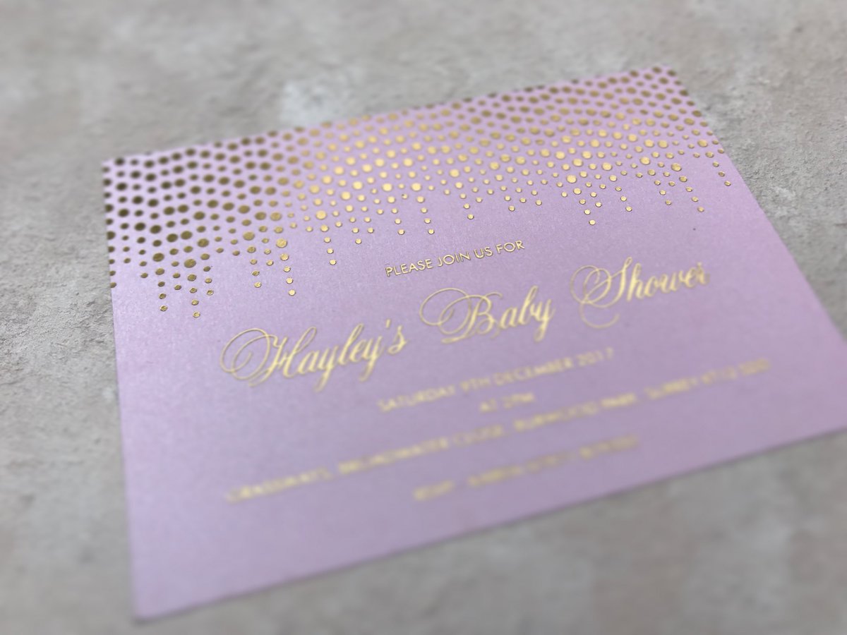 😍 Couldn’t resist showing you this gorgeous bespoke baby shower invite in our Corinthia Style 💖🤰🏽
#eebcorinthiacollection 
#babyshowerinvite #babyshowerinvitation #babyshowerinvites #babyshowerstationery