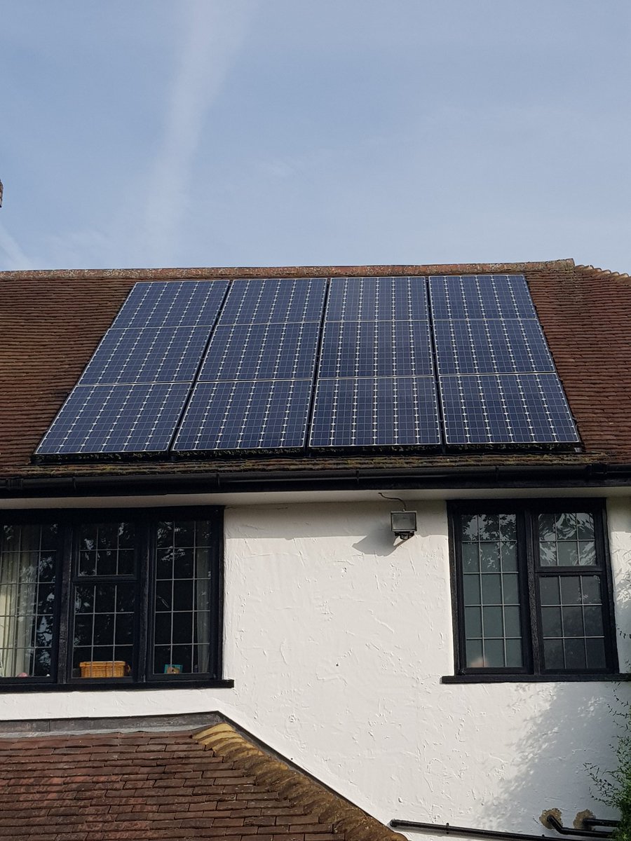Saventsolar's tweet photo. Cash in with the Government's 20 year FIT payment scheme and save on energy bills with free electricity by putting Solar PV on your home or business. Scheme finishes in March 2019 so contact with your address for your free solar survey now info@saventsolar.com or call 08000094199 https://t.co/4h0D1xQvCB