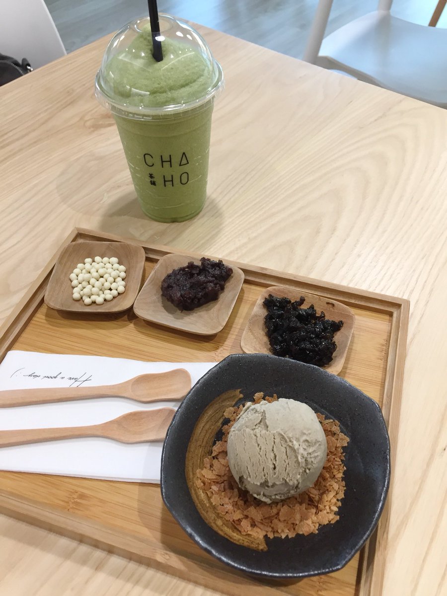 zerobkk's tweet photo. Chaho cafe
ชาเขียมเข้มเข้มม คาเฟ่สไตล์ญี่ปุ่นมากๆ ขาวๆโปร่งๆ มีโต๊ะให้นั่ง บรรยากาศดีมากกก สงบจริง สั่ง Matcha snowa (90.-) อร่อยย ไม่หวานมากเหมือนเดิม ขอพนักงานชิมได้ Hojicha ice cream (85.-) เข้มข้นดี หวานไปนิดนึง ท็อปปิ้งอร่อยๆๆ @aroii #รีวิวคาเฟ่ #อร่อยไปแดก
📍ซ.พิพัฒน์2 สีลม https://t.co/MJXbEdOMLn