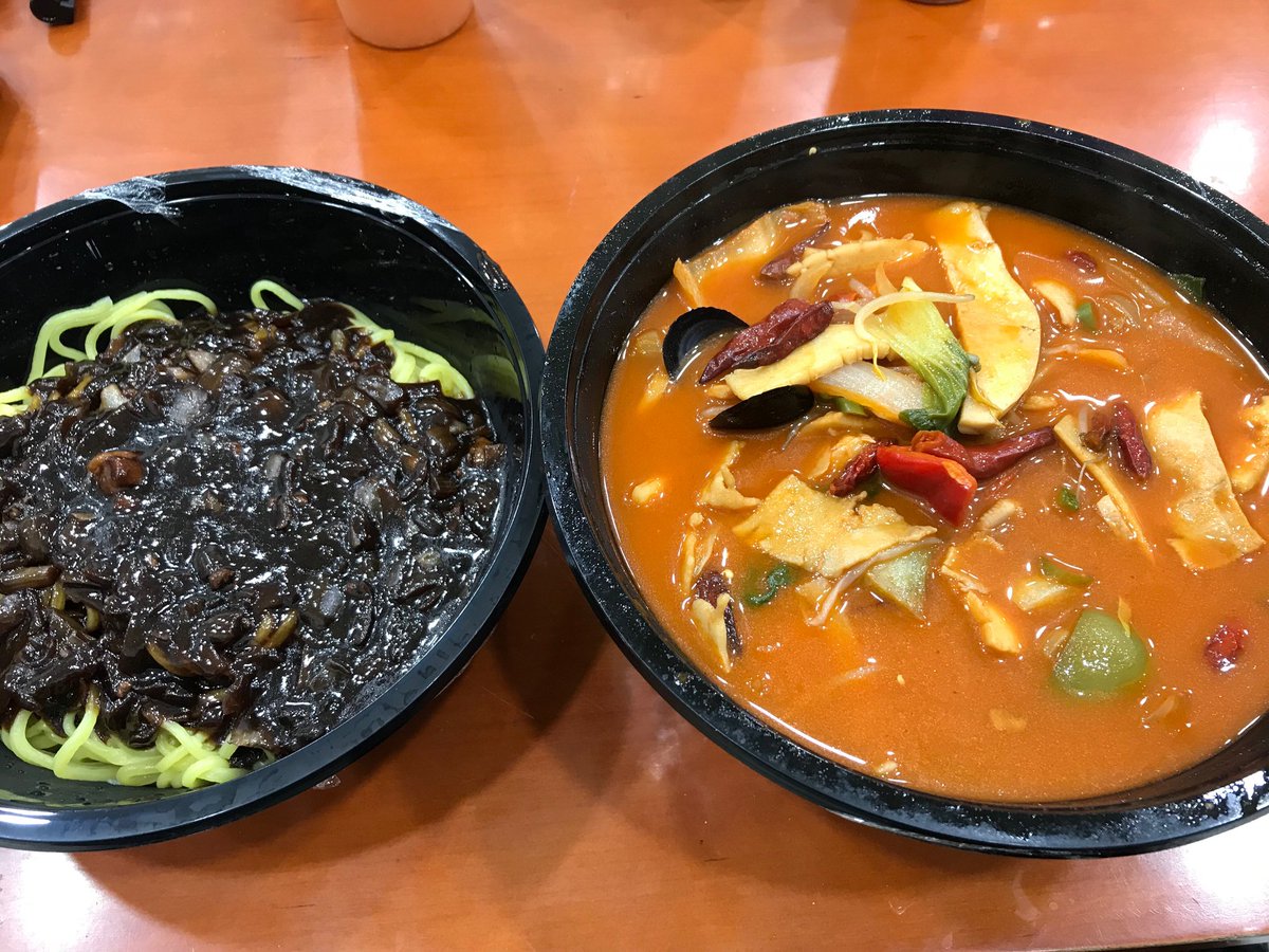 WekiMeki's tweet photo. 리나랑 짜장짬뽕👍
나는 짬뽕에 있는 죽순이 젤루조아
키링 잘먹을게요🙏❤️
#리나야 #짬뽕맵다 #쇼챔도 #본방사수 https://t.co/UvnJpgf2Rk