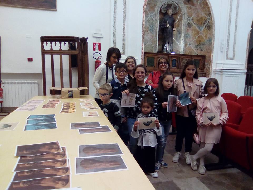 museoaidone1's tweet photo. La giornata Nazionale F@Mu, famiglie al museo ci ha dato lo spunto per assistere all'entusiasmo dei 150 partecipanti alle attività da noi proposte: laboratorio di restauro, ricerca al tesoro e concorso sul tema "piccolo ma prezioso". https://t.co/XfKAL5Hijo