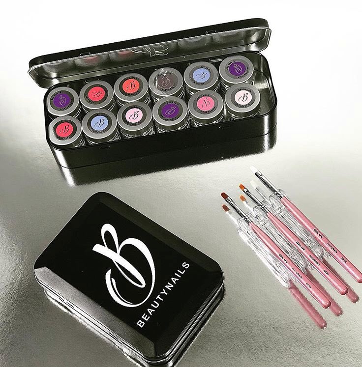 beautynailsFr's tweet photo. Avez-vous votre boîte de rangement pour tous vos essentiels ? https://t.co/g3yHCMQWtO #nails #beautynails #geluv #onglerie https://t.co/Ls1JuyW56Q