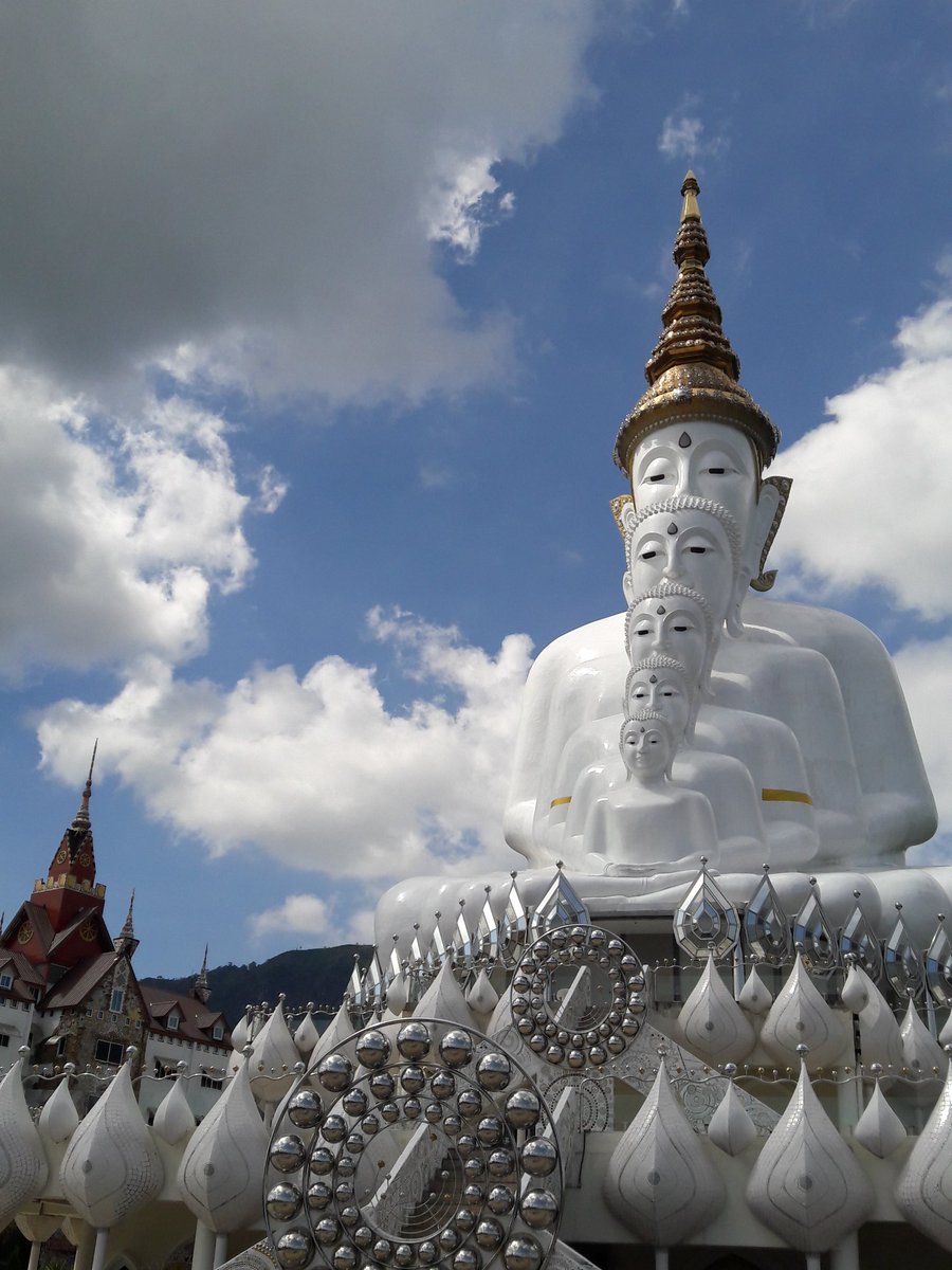 Yokee_monkaew's tweet image. #วัดพระธาตุผาซ่อนแก้ว