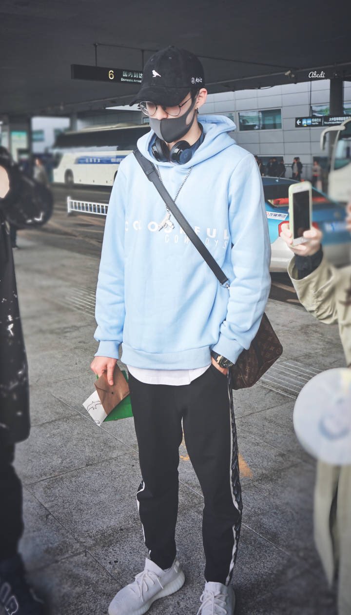 Airport Fashion — Dylan Wang - August 10th 2022