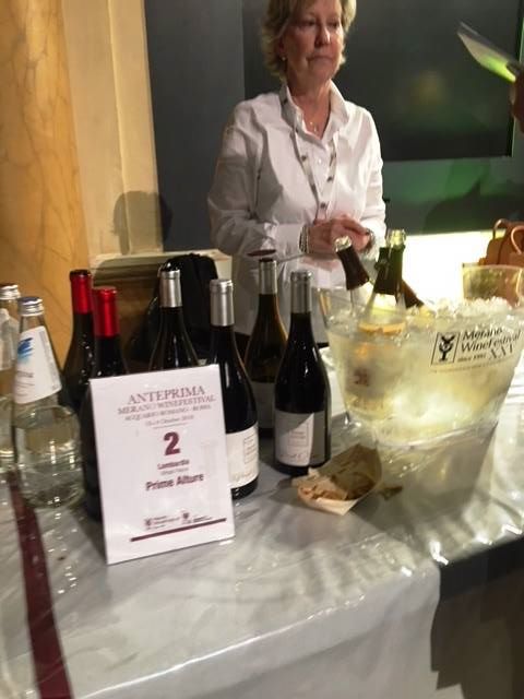 PrimeAlture's tweet photo. Dalla #Milano #WineWeek a #Roma per l'anteprima del @MeranoWineFest #PrimeAlture continua a portare la sua #eccellenza in tutta Italia e, in attesa di vedervi dal 9 al 13/11 a #Merano, vi propone oggi gli scatti della presentazione!
#oltrepo #winelovers #tasting #MWF https://t.co/lQBYxKu7fg