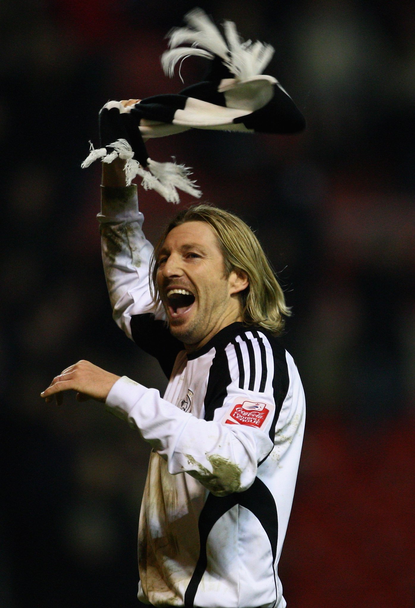 Happy 4  4  th birthday to Robbie Savage Who remembers this classic Robbie moment?   