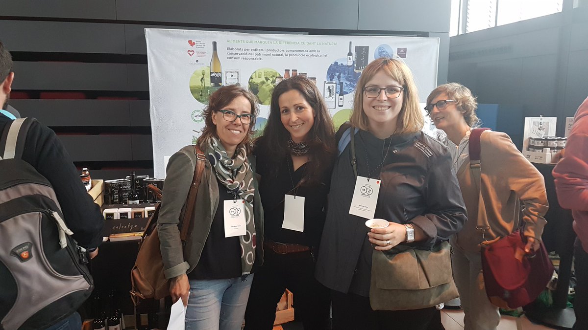 PauCostaF's tweet photo. Avui participem al MarketPlace al @mercatdelborn on la Sílvia #GremiCarnissersGirona , la Judit i l'Emma presentaran el projecte #RamatsdelFoc #FireFlocks @bomberscat
@territoricat @mediambientcat #Tandemcat #economiacircular #resiliència #innovació https://t.co/7IQ1rC8QtE