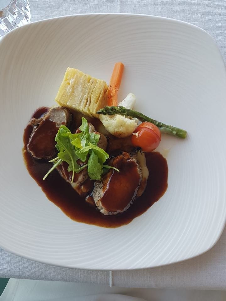 creativando's tweet image. Nos lo hemos pasado de "rechupete". En pleno barrio Triana y a orillas del Guadalquivir, la degustación en Abades ha sido la guinda del pastel de un evento exclusivo.

#sevilla #abadestriana #triana #ocio #teambuilding #congresos #viajes #andalucia #creativando  #gastronomia