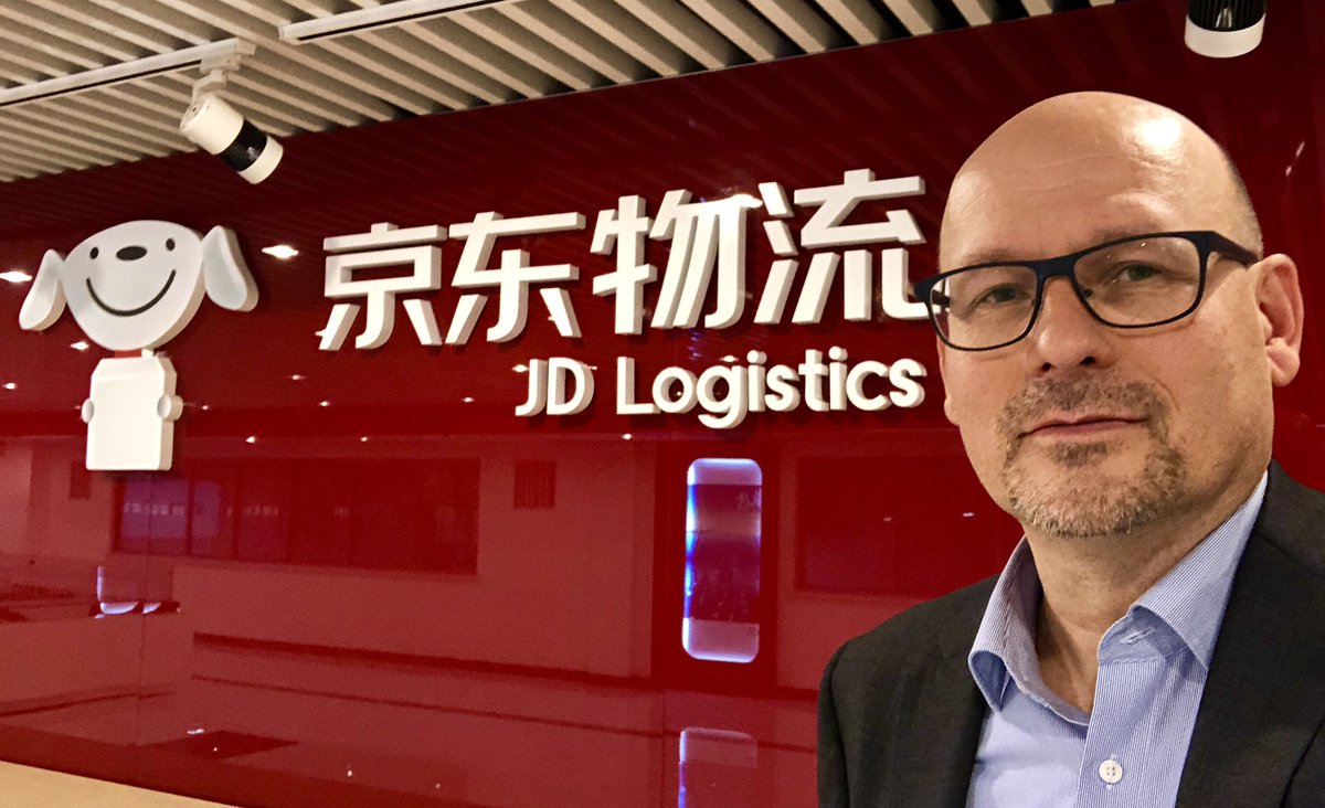 Tästä JD.comin varastosta lähtee 300 000 - 400 000 pakettia päivässä. Vastaavia varastoja heillä on Kiinassa kaikkiaan 23 kpl ja lisäksi 520 pienempää varastoa... 90% viimeistään huomiseksi. <a href="/ecomgrowth_fi/">eComGrowth</a> #verkkokauppa #eCommerce