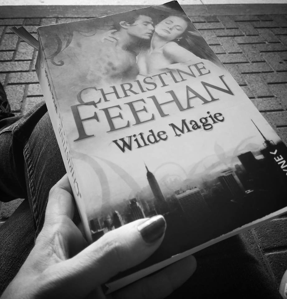 Tiijaei's tweet photo. #Leseupdate
Eigentlich mag ich #ChristineFeehan. Aber mit diesem Buch hat sie mich (bisher) nicht wirklich gepackt. Die Figuren sind für meinen Geschmack zu launisch und nymphomanisch. Die ein oder andere Bettsportsession hätte man sich auch verkneifen können.
@HeyneVerlag https://t.co/xTgPwRnHpS
