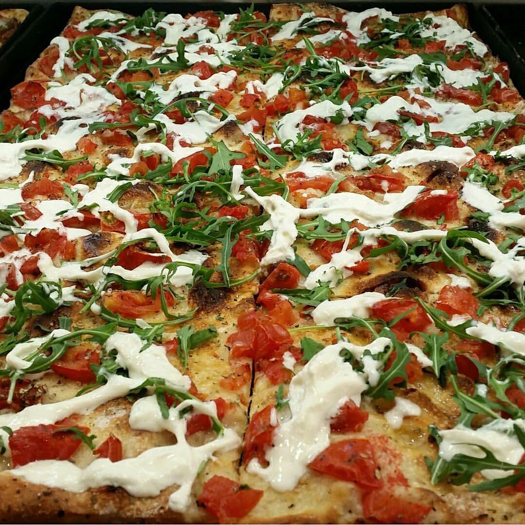 podyumexpress's tweet photo. Pizzanın en iyisi, ev yapımı makarnaların tek adresi 👍 #dababaexpress #lezzetpodyumexpressbursada ☎️ Paket Servis (0224) 666 16 16 #gurme #bursayemek #bursamekan #bursalezzet #bursanilufer #pizza https://t.co/6LVgJcrW8V