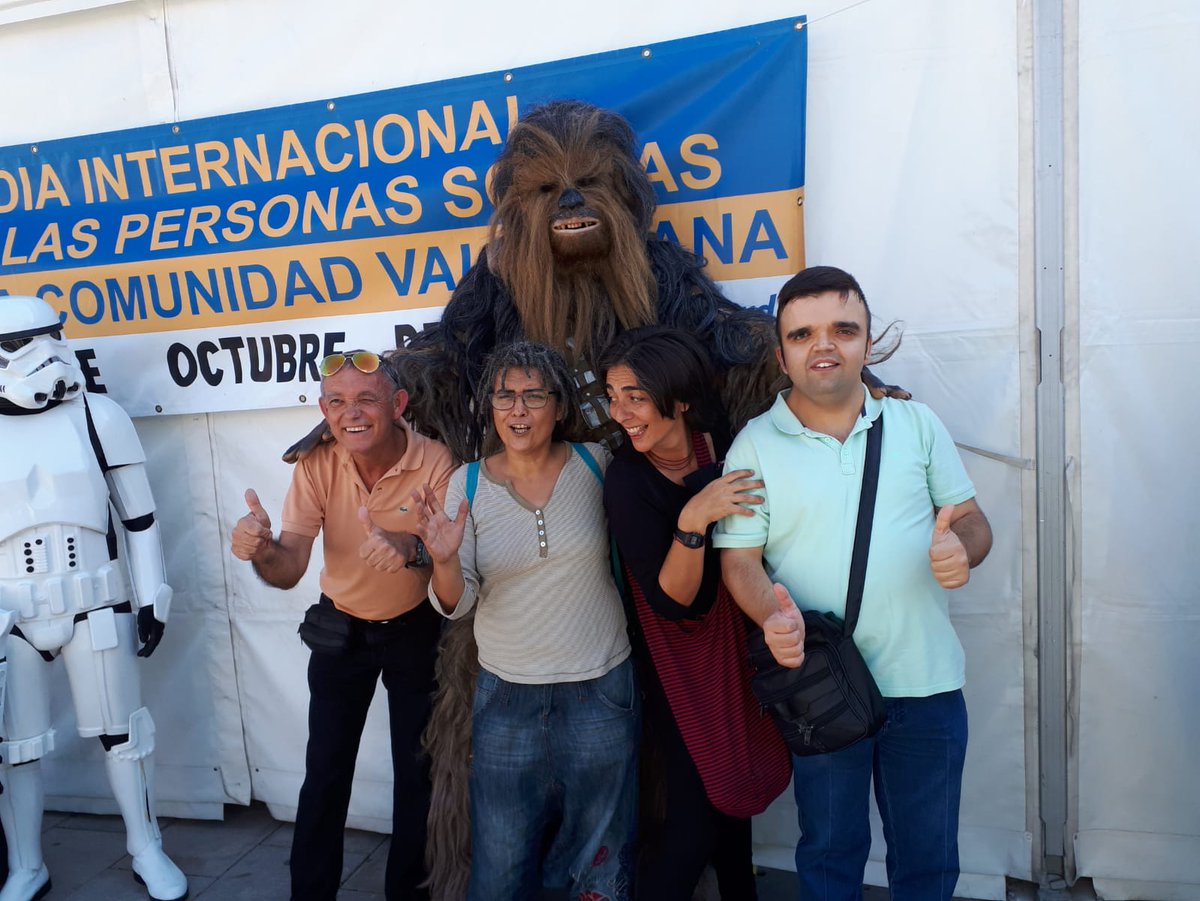 ASOCIDECV's tweet photo. El pasado 6 de octubre el responsable de la Comisión del mayor y de Deportes de @ASOCIDECV y el Subcomisonado de @jovenasocidecv estuvieron presentes en el #DIPS2018 organizado por @Fesord y @Apesorga93 en #Gandía.
¡isfrutamos muchísimo! #personasSordociegas https://t.co/rRm3wC9WKg