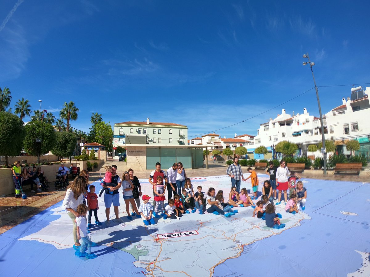 GiantMap's tweet photo. Más fotos del evento en Alhaurín de la Torre por #DiadelaHispanidad. ¡Gracias a todos por venir! https://t.co/XQtPIQUJaK