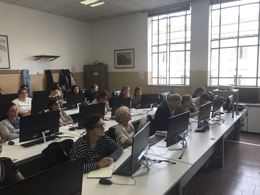 elisa_fmd's tweet photo. @fmdigitale @GoogleForEdu #GrowWithGoogle at Leonardo Da Vinci School in Rome 100 teachers for #CSFirstDay At 11.30 am @DiegoCiulli @giulianosal @MiurSocial https://t.co/gnlM717aXL
