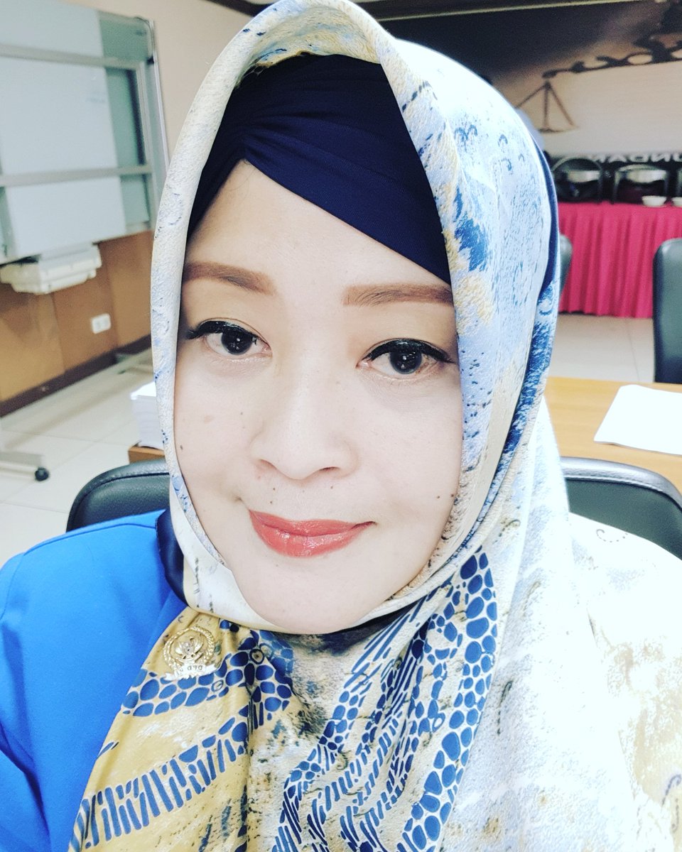 fahiraidris's tweet photo. Salam #rabubiru dari Caleg @DPDRI Nomor 29 @fahiraidris 🤩💙
Hari ini kami dari #PPUU Panitia Perancang Undang Undang #DPDRI akan diskusi soal penyusunan prolegnas DPD RI prioritas 2019 dan tahun 2020 - 2024. https://t.co/iHaAx8FQET