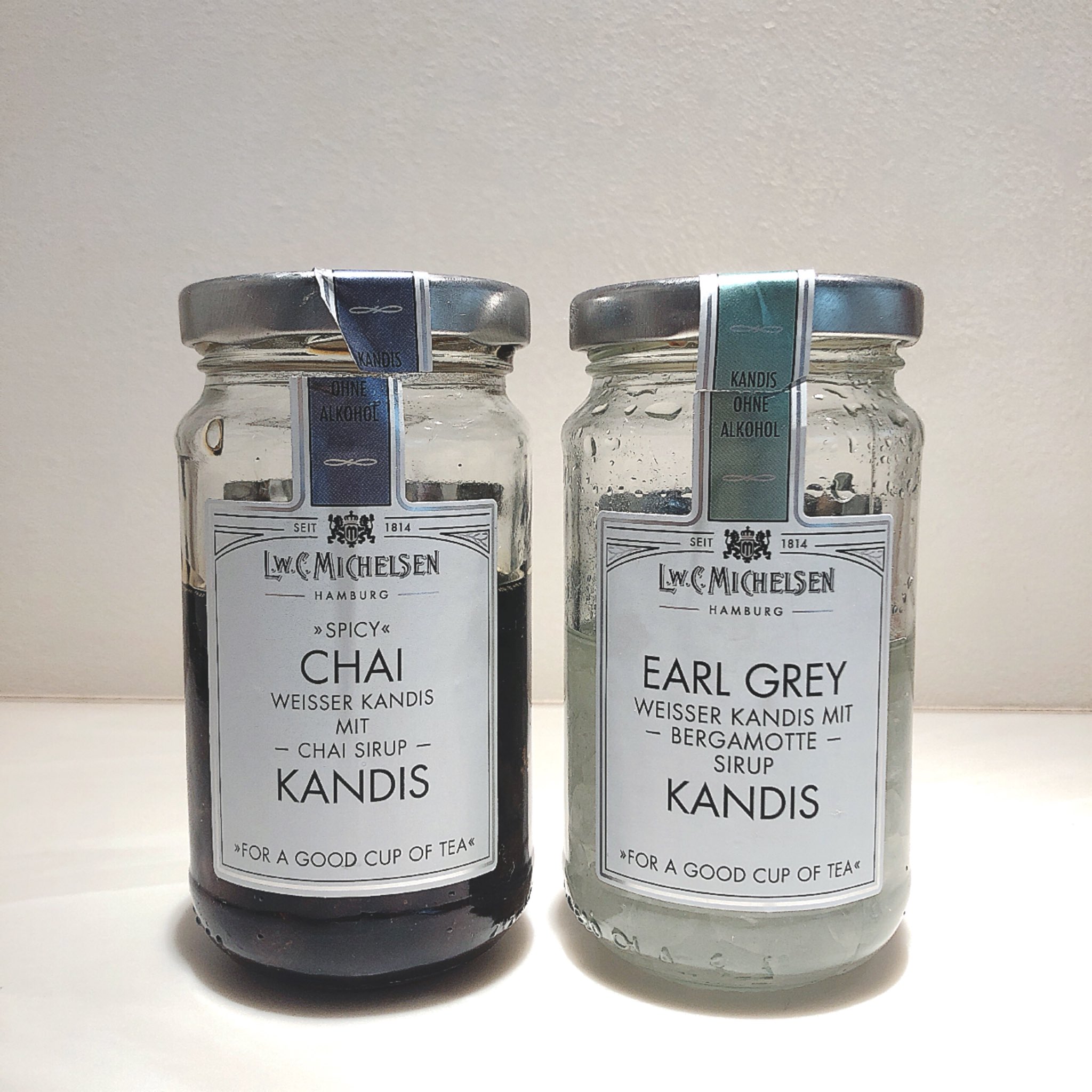 かれん 肌寒くなって 紅茶がよりおいしい季節 お砂糖代わりにキャンディスを入れて飲むのにハマっています 香り付きのシロップに漬けた氷砂糖で 宝石みたいにキラキラ 優しい甘みと華やかな香りで 安いティーバッグの紅茶もお店の味になる