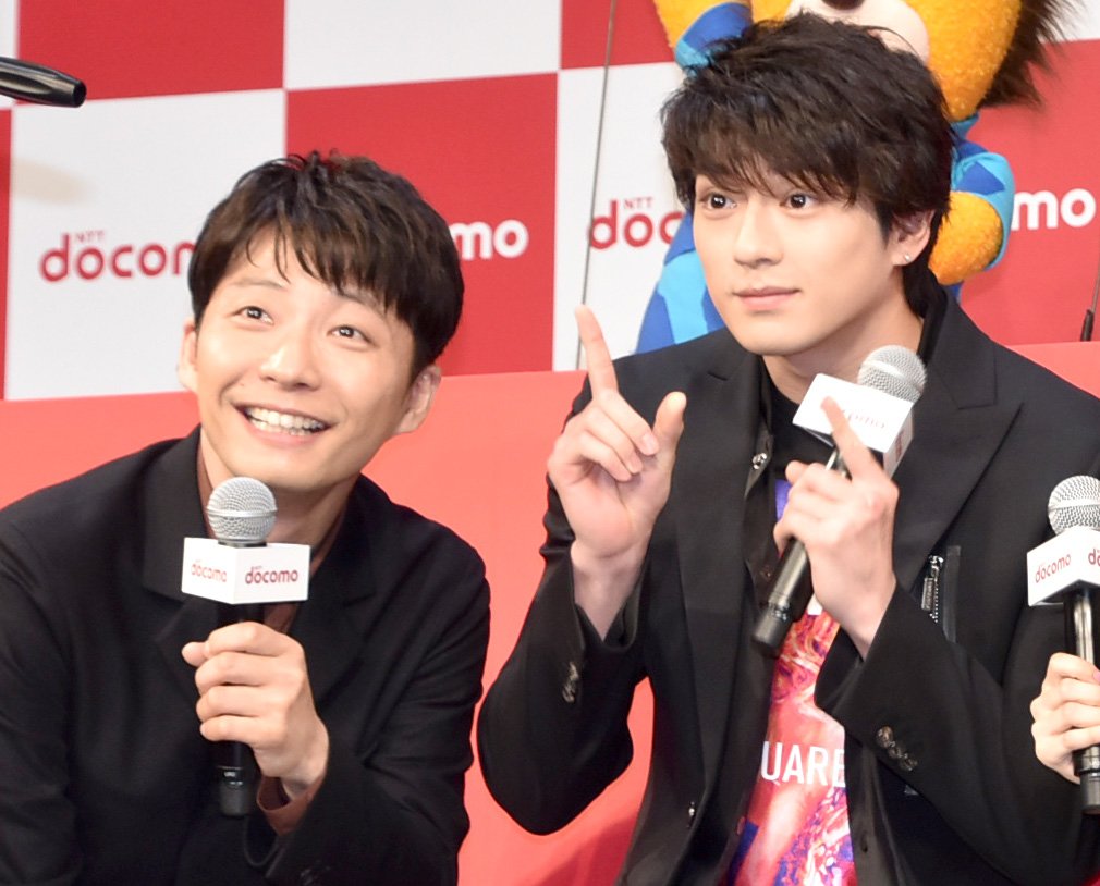 星野源 Amp Amp 新田真剣佑 クレープ好き で意気投合 にっこり笑顔でデートの約束も 今度一緒に並ぼうか ドコモ 新商品発表会 の模様 写真 全10枚 星野源 新田真剣佑 浜辺美波 星プロ Docomo Oricon News オリコンニュース Scoopnest