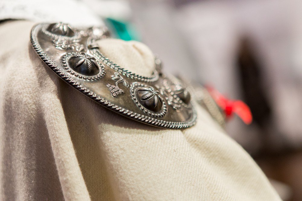 Aicinām Latvijas mākslas skolu audzēkņus piedalīties vizuālās mākslas konkursā "KO STĀSTA TAUTASTĒRPS"! 
Darbus, kuros pētīts tautastērps, tā vēsture vai ar to saistīti notikumi gaidīsim līdz 12.novembrim. 
Konkursa nolikums un pieteikuma anketa - bit.ly/2QW4Kpo