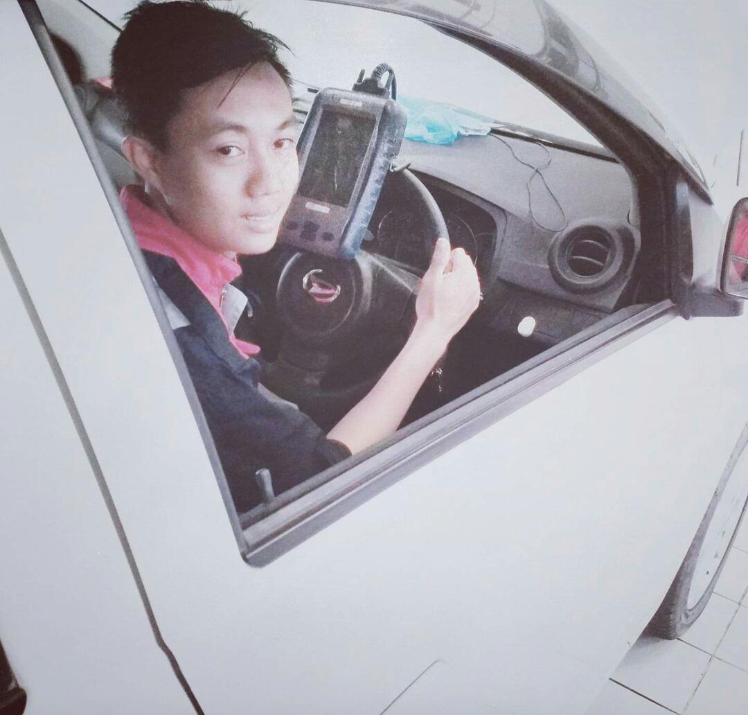 bple_tc's tweet photo. Sudah saatnya anak muda berkarya. Seperti halnya Abim kuliah jurusan engineering otomotif di BPLE Tiara Course kini ia sudah bekerja sebagai teknisi di PT. Kharisma Sentosa Daihatsu.
#KampusTeknik
#Engineering #Enjoyneering
https://t.co/DIzS11GxJJ https://t.co/J8hePgq0DD