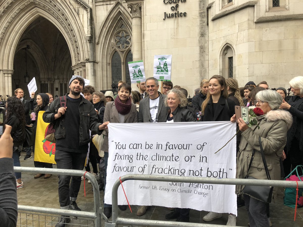 CarolineLucas's tweet image. It’s critical we stand up against the criminalisation of peaceful protest, against fracking &amp;amp; against climate breakdown #FreeTheThree #solidariry