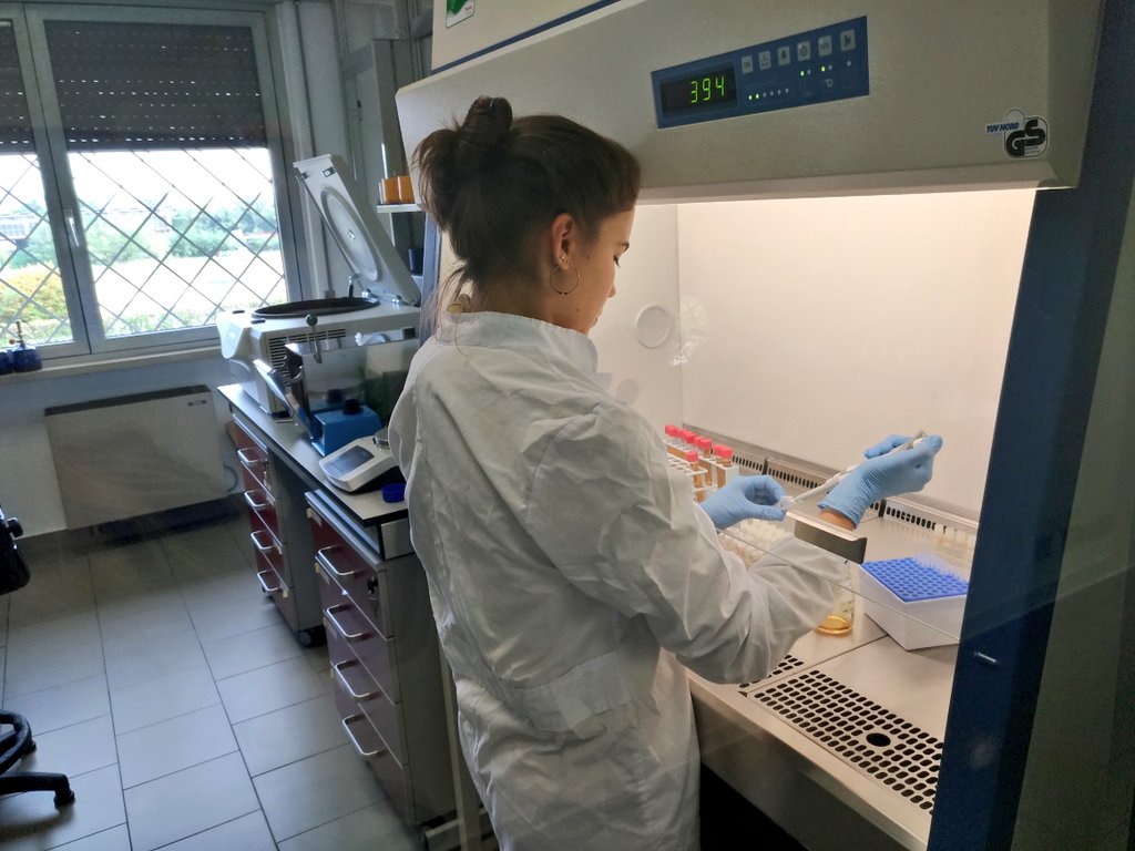 UniVerona's tweet photo. #Microbion offre soluzioni per la #sicurezza #alimentare, la qualità e lo sviluppo di nuovi prodotti a base di batteri e lieviti ad oltre 60 clienti in tutto il mondo. #univr #ricerca #biologia #industria https://t.co/X8ggcKwUYO