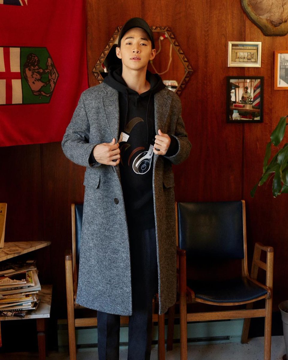 StringsK_henry's tweet photo. [IN-STORE NOW] Be inspired by henryl89’s take on monochrome dressing
.
Hoodie mycustomellow
.
.
Cr:HarveyNicholsHK IG
#HarveyNicholsHK #HNNewIn #AW18 #mycustomellow #커스텀멜로우 #henrylau #헨리 #customellow #刘宪华 https://t.co/VlKEr4ye9U