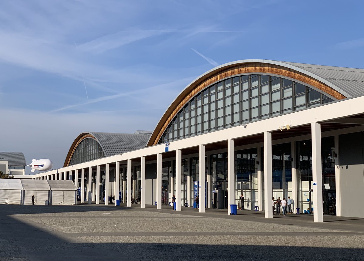 MHS_hotrunners's tweet photo. Another sunny day at #Fakuma2018 in beautiful Friedrichshafen. Visit the MHS booth (B2 2112) for a drink or a bite to eat and explore how we are revolutionizing micro injection molding. #micromolding #miniaturization #plastics #injectionmolding #medicaldevices https://t.co/pToJBliZ2a