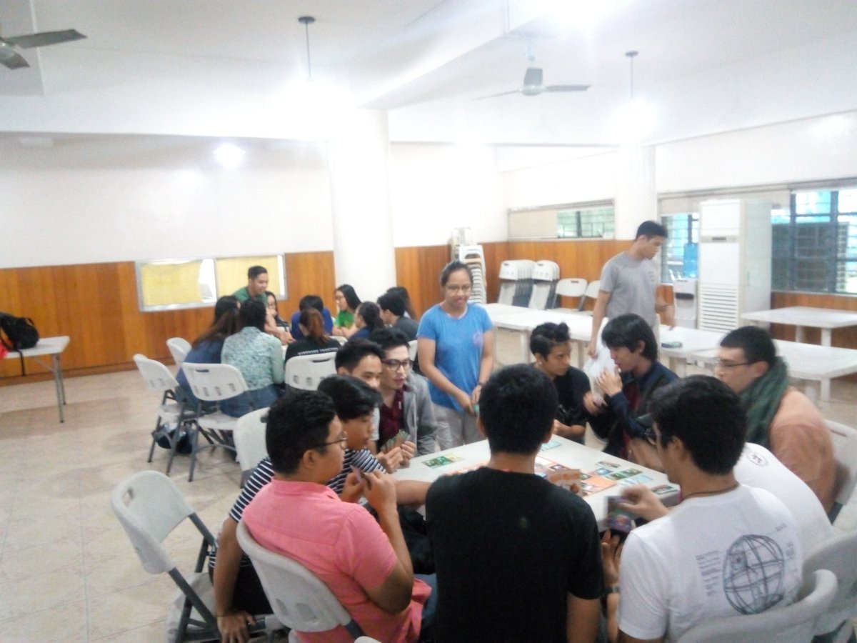 beccalachuchi's tweet image. Sometimes work means teaching our board game to GE classes! A favorite activity among Marine Science 1 teachers is to bring their classes to us instead of the usual lecture. #scicomm #scicommph