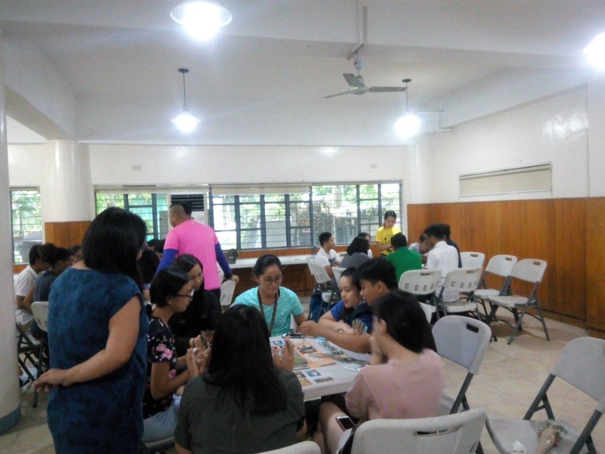 beccalachuchi's tweet image. Sometimes work means teaching our board game to GE classes! A favorite activity among Marine Science 1 teachers is to bring their classes to us instead of the usual lecture. #scicomm #scicommph