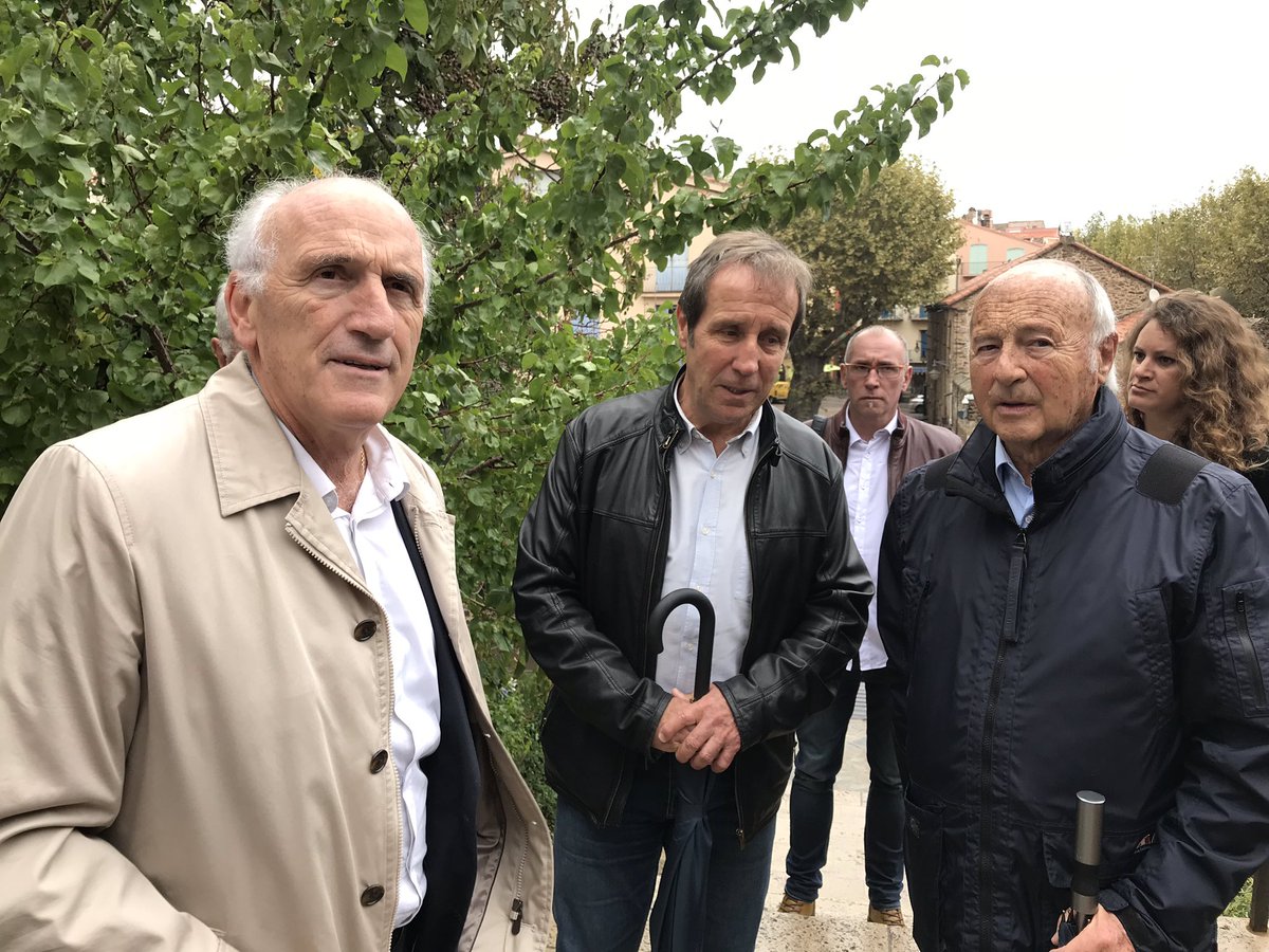 cciperpignan's tweet photo. (Suite) #3eme journée de visite de la délégation de #sainttropez dans #le66 conduite par Jean-Pierre Tuveri, maire de st-Tropez. Accueil au Château Royal de@villecollioure par Michel Moly, v-pdt CD66, avec Jacques Manya, maire de la ville. @BFourcade @cciperpignan @CCIPOPROBERT https://t.co/LFFrINOKnB