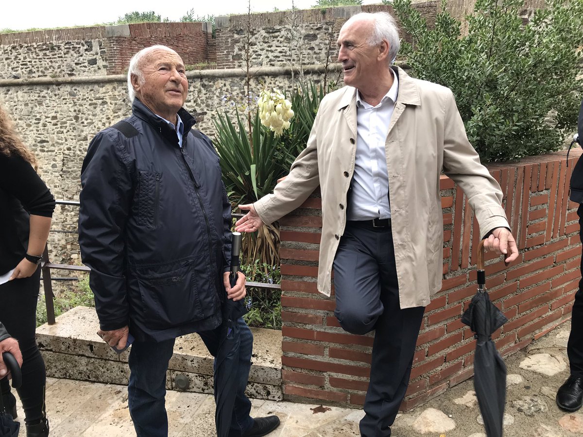 cciperpignan's tweet photo. (Suite) #3eme journée de visite de la délégation de #sainttropez dans #le66 conduite par Jean-Pierre Tuveri, maire de st-Tropez. Accueil au Château Royal de@villecollioure par Michel Moly, v-pdt CD66, avec Jacques Manya, maire de la ville. @BFourcade @cciperpignan @CCIPOPROBERT https://t.co/LFFrINOKnB