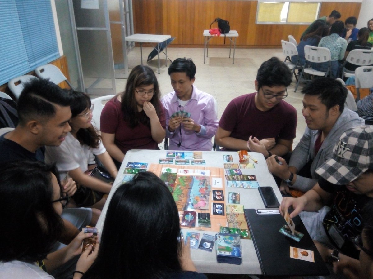 beccalachuchi's tweet image. Sometimes work means teaching our board game to GE classes! A favorite activity among Marine Science 1 teachers is to bring their classes to us instead of the usual lecture. #scicomm #scicommph