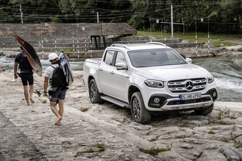 RYGOR's tweet photo. It's opening time at Swindon's latest retail #Xperience. We're ready to go and so is the #X-Class. Visit us in the Dome @swindonoutlet  #XperienceSwindon #MercedesBenz #pickup #Rygor #popupshop #mercedesbenzvans https://t.co/1Pyb5uNvLI
