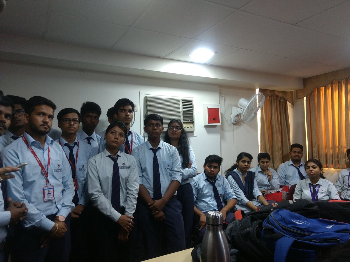 GyrixTechnoLabs's tweet photo. Our #COO @_Rashmirathi interacted with a bunch of students from @AcropolisIndia who were on a campus visit at #Gyrix recently. It was great to have these young minds speaking about their aspirations and to make them aware of the industry life, norms and expectations. https://t.co/0bJMOi8t0w