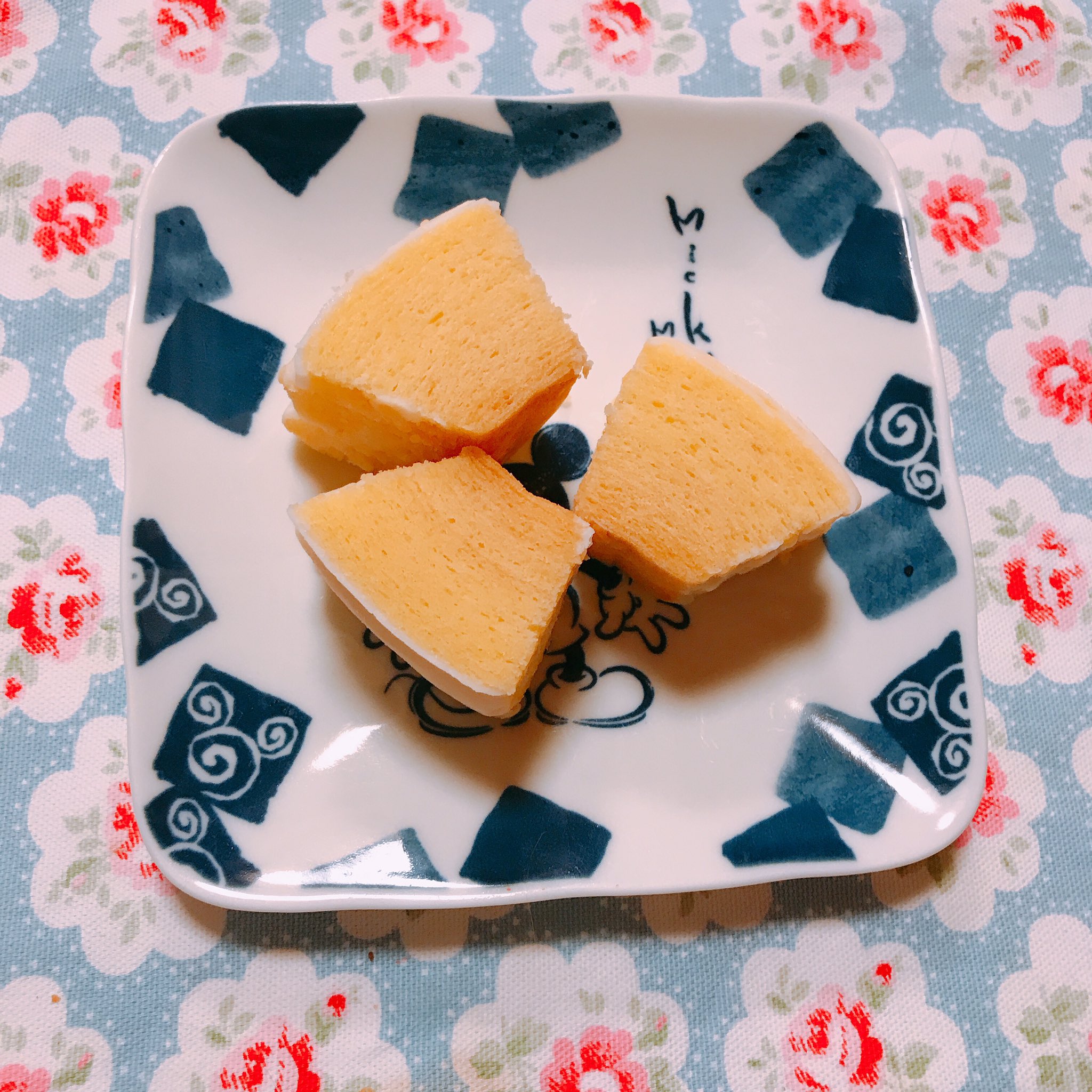 菜々 食べるの大好き On Twitter 帰宅途中の夫から 今セブンイレブンにいるけど 何かおやつ買ってく とlineがあって あんまん と返信したのに バウムクーヘン になっていた 悔しいけど美味すぎる にしても やっぱり バウムクーヘンの正しい切り方と