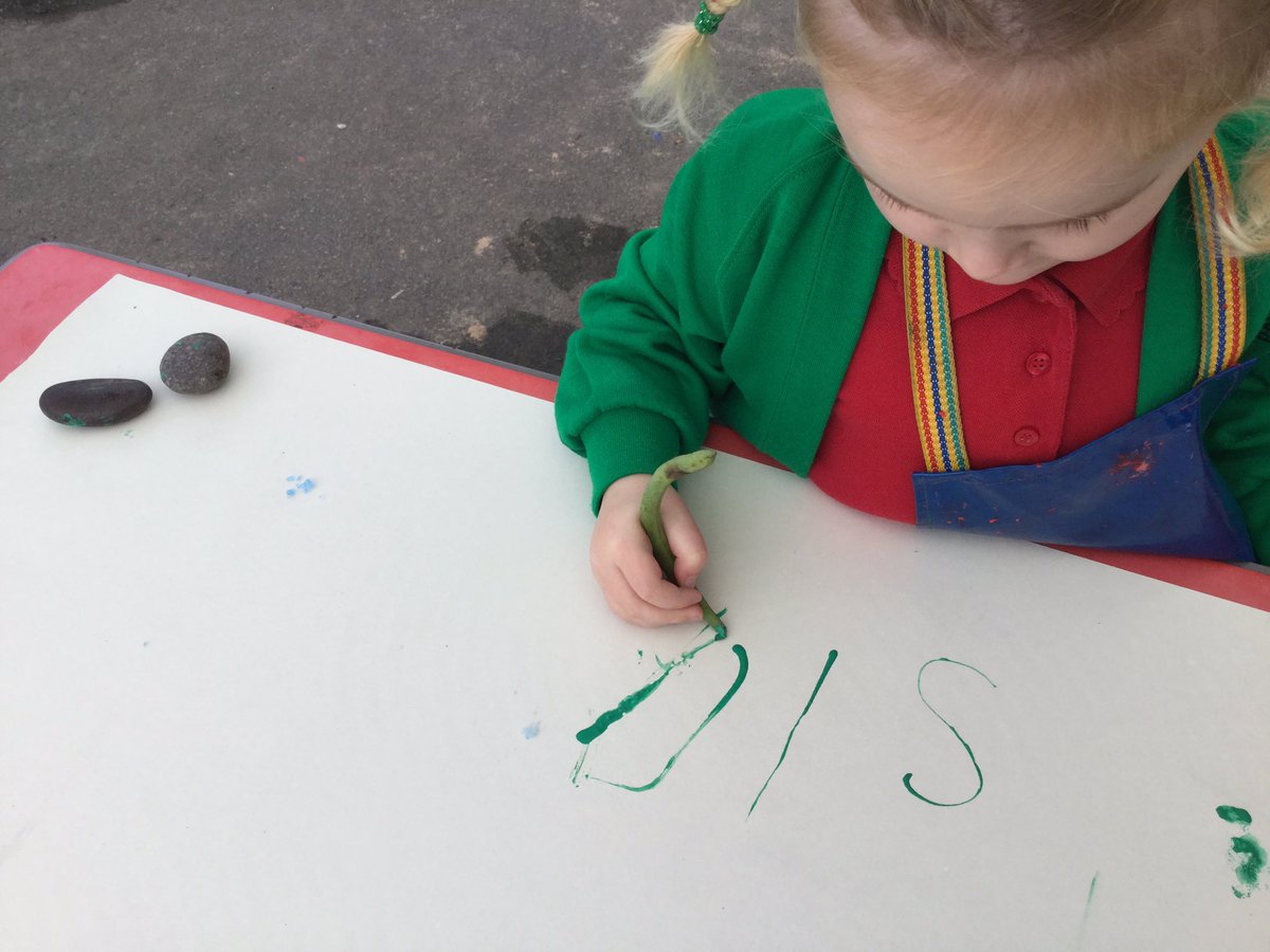 SJLCARDIFF's tweet photo. Nursery exploring different ways to mark make using vegetables. Campus! #EY #PD #LLC #messymarkmaking https://t.co/fUa4sPBVHo