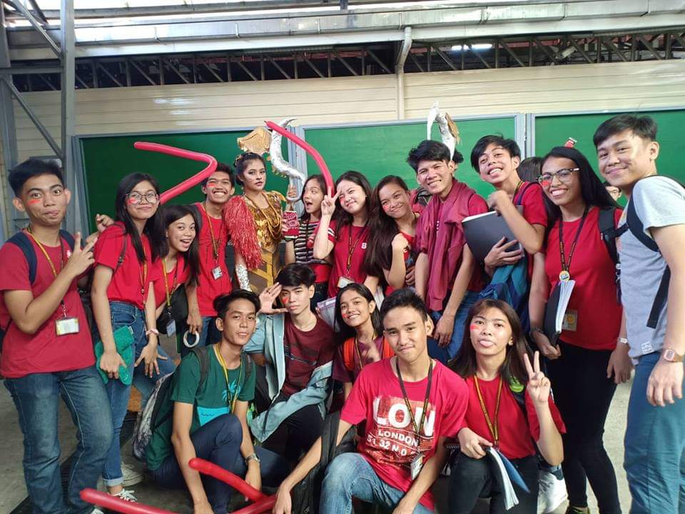 12STEMA16's tweet photo. Hello mga chi, sorry for being inactive, busy tayo alam niyo yon ☹️ 

Here, some highlights this #Intrams2018
#Gryffindor https://t.co/QdOK5UaWr8