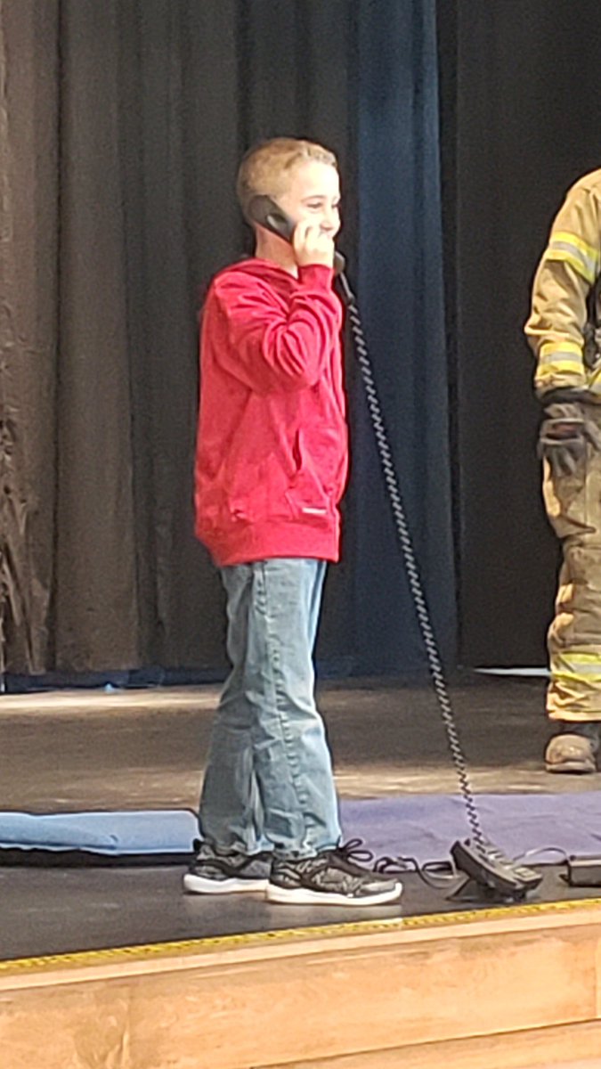 <a href="/UMTownship/">Upper Merion Township</a> <a href="/UpperMerionSD/">Upper Merion Area School District</a> <a href="/MontcoNews/">Montco News</a> <a href="/MCpublicsafety/">Montco DPS</a> <a href="/TimesHeraldPA/">The Times Herald</a> Huge crowd for today's #FirePrevention assembly by <a href="/47kpvfc/">King of Prussia Fire</a> #volunteers and @chiefwcdaywalt at #caleyelementary. #getoutstayout #smoke #badair #staylowandgo #stopdropandroll