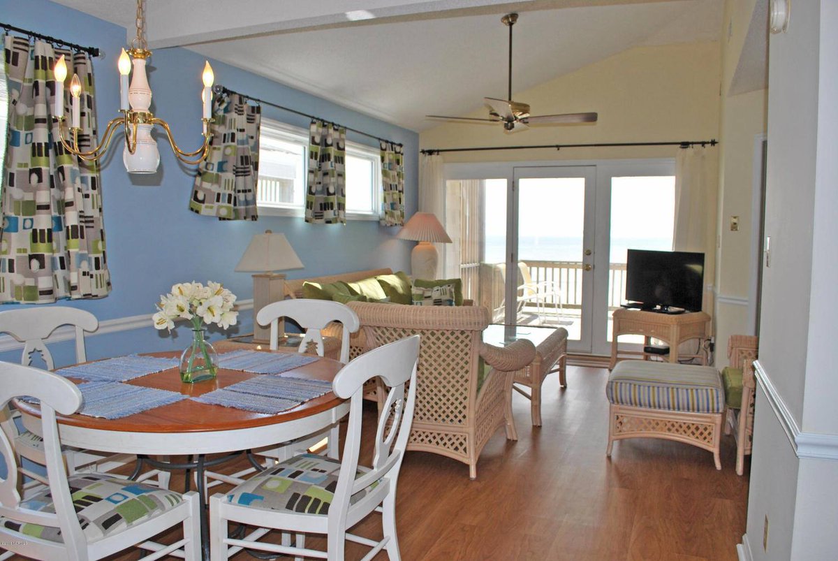 RemaxAtTheBeach's tweet photo. Would you enjoy waking up oceanfront? This 2BR, 2BA unit offers beachfront living with an oceanfront pool and an impressive rental history. https://t.co/TgI4apQACO https://t.co/vS8V0G5fEg